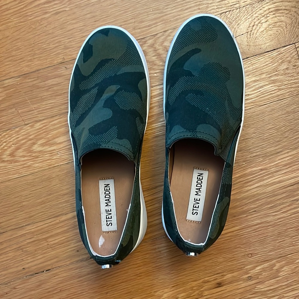 Steve Madden camo Size 7 NWOT